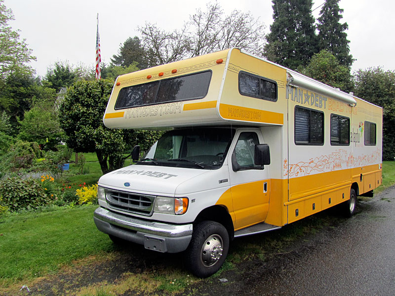 MvD RV on the lawn at Rosings Park